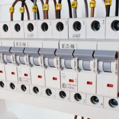 Bezpiecznik B10 co oznacza i jak chroni Twoje instalacje elektryczne