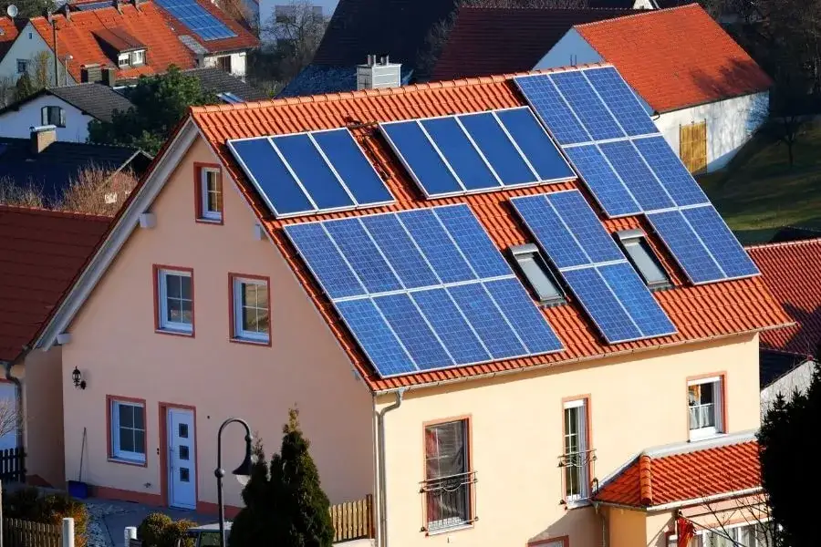 Zdjęcie Instalacja fotowoltaiczna 2 kW - ile prądu naprawdę wyprodukuje?