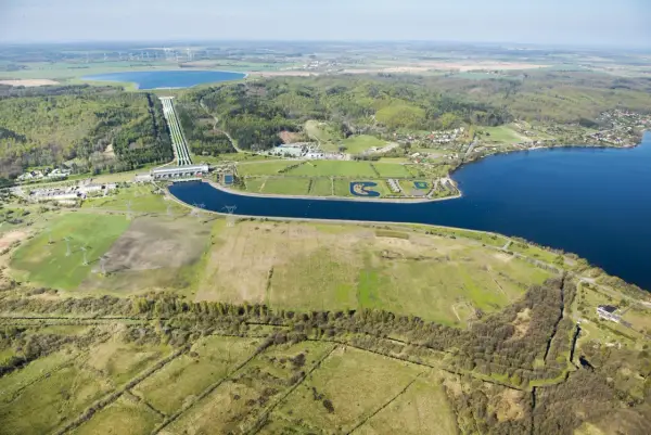 Jak działa elektrownia wodna Żarnowiec - tajemnice energii szczytowo-pompowej